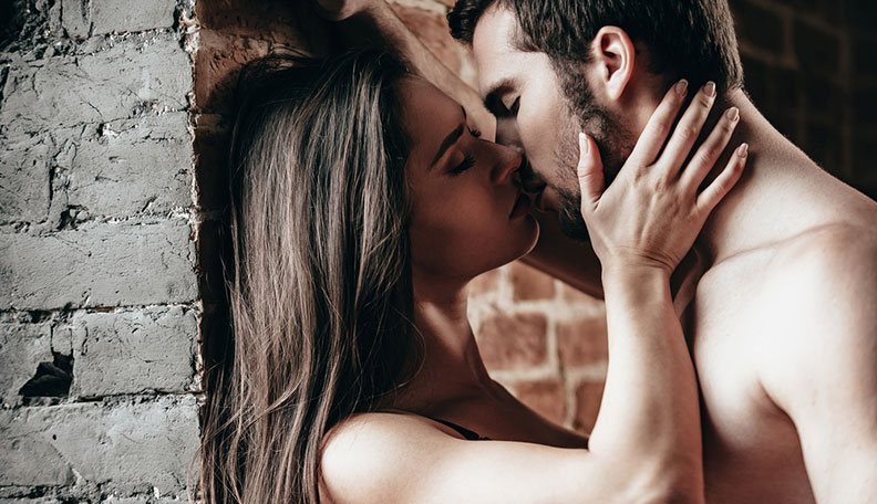 13 posiciones picantes de sexo para calentar tu dormitorio